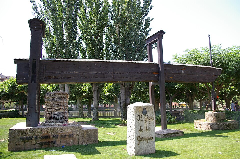 Monument al Pagès de les Garrigues