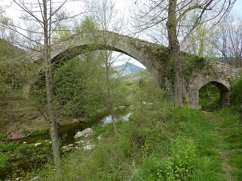 Pont medieval d'Oix