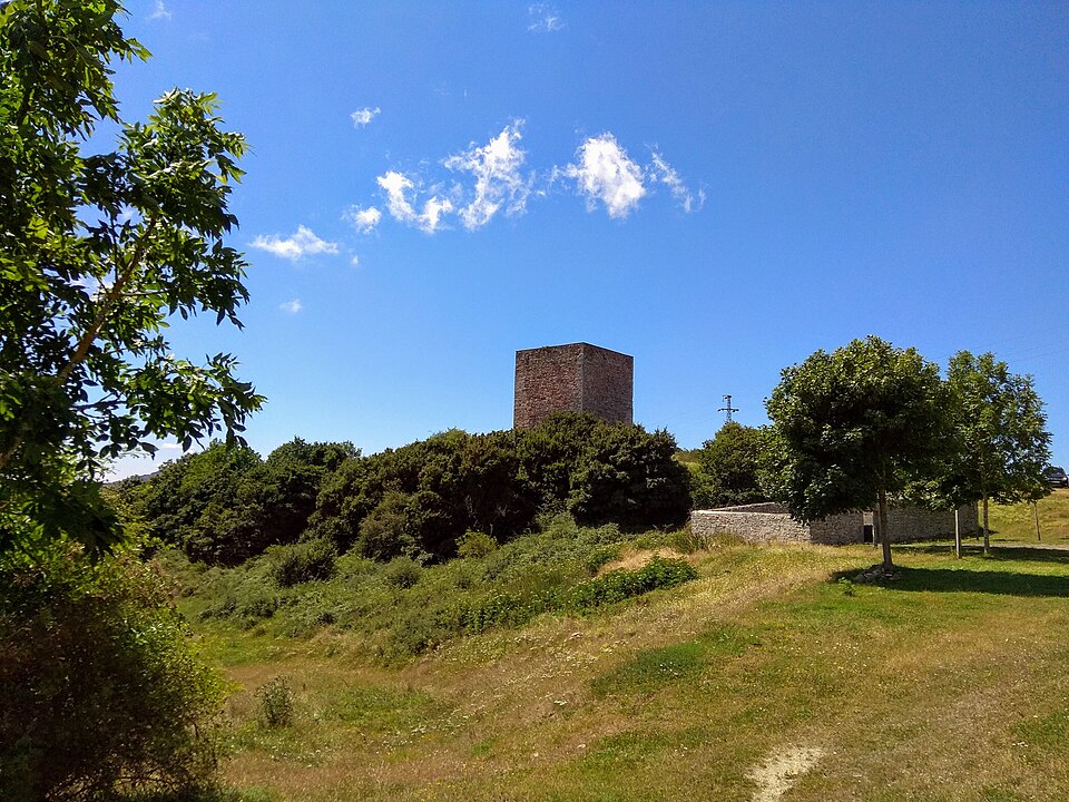 Torre medieval de San Martín de Hoyos