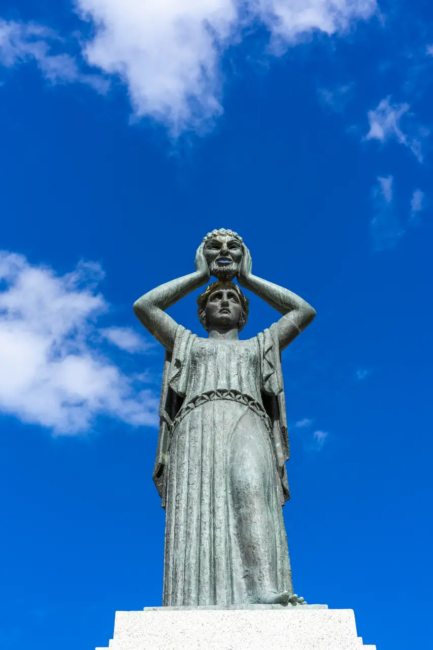 Monumento a Jacinto Benavente
