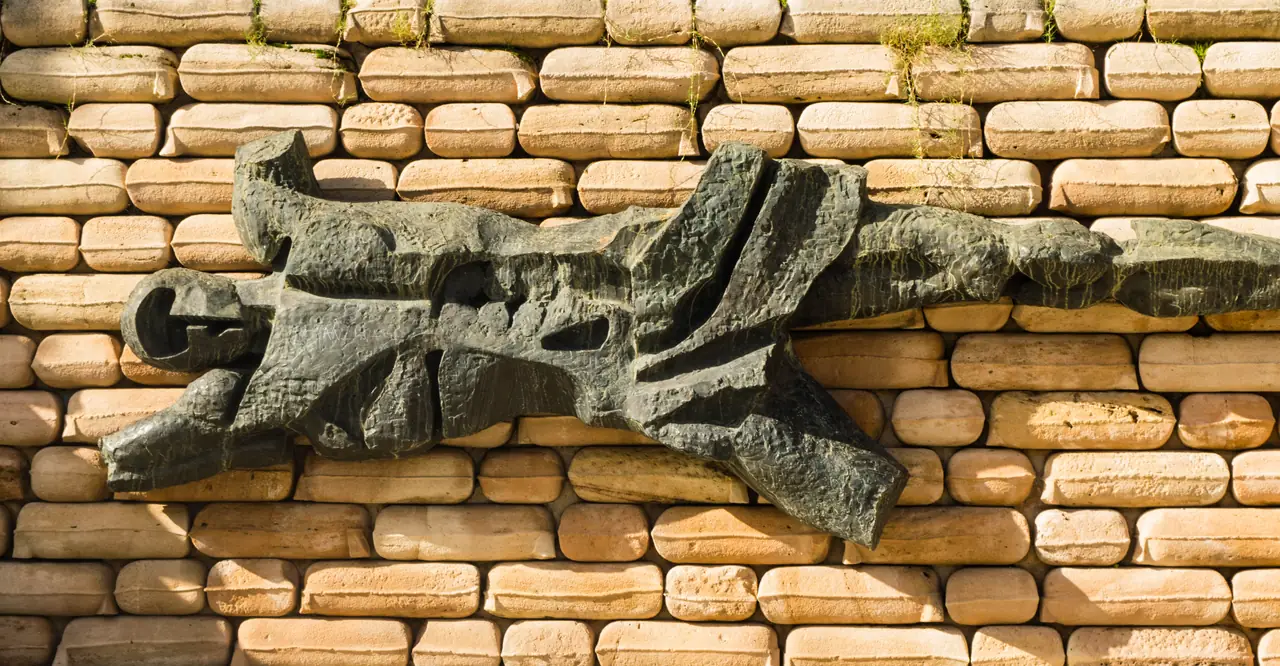 Monumento a los caídos en el cuartel de la Montaña